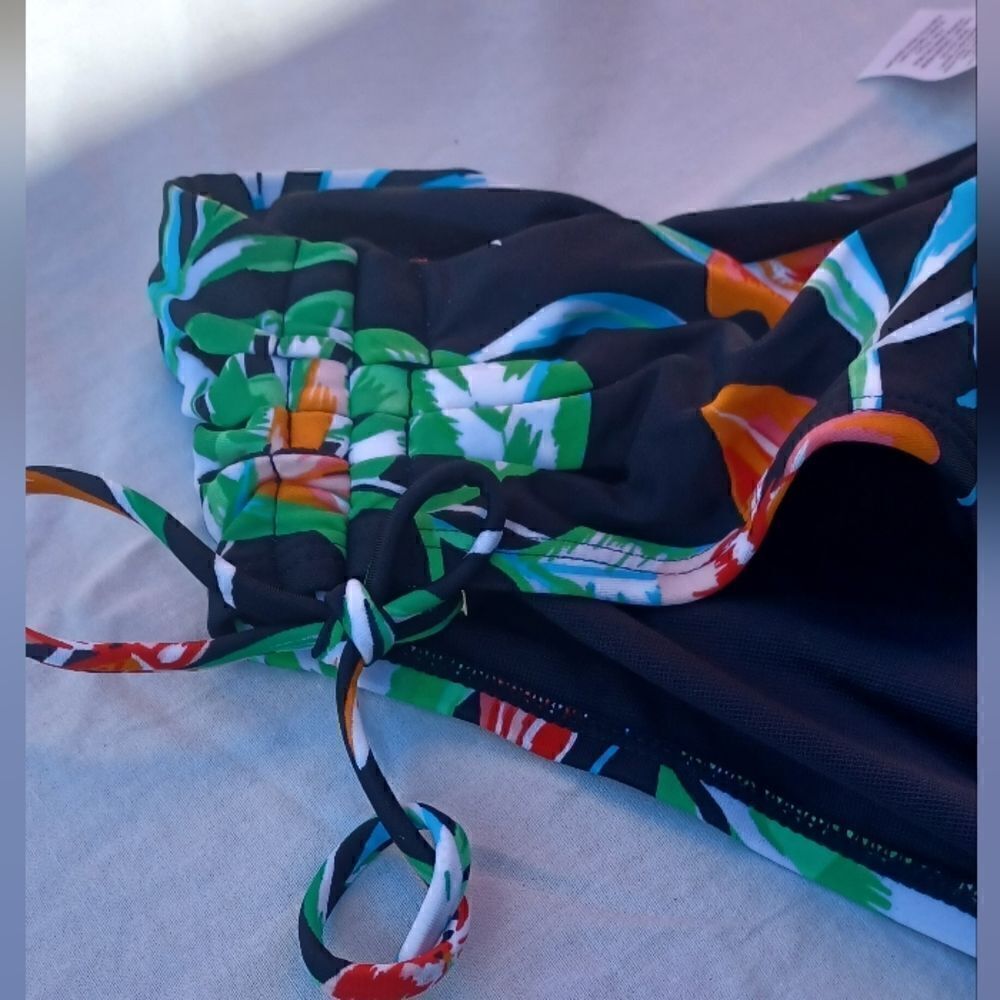 NWT Bikini Bottom    - Picture 3 of 16